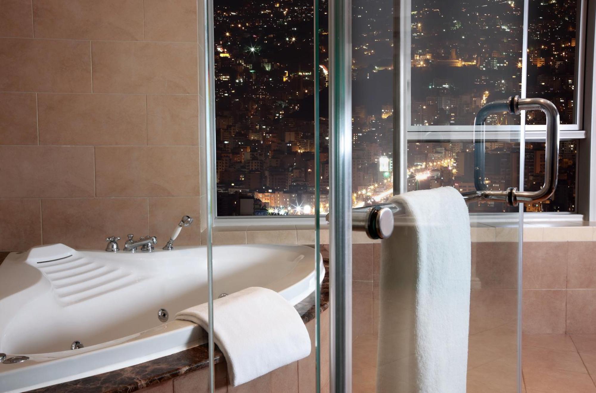 Al Habtoor Grand Beirut Hotell Eksteriør bilde